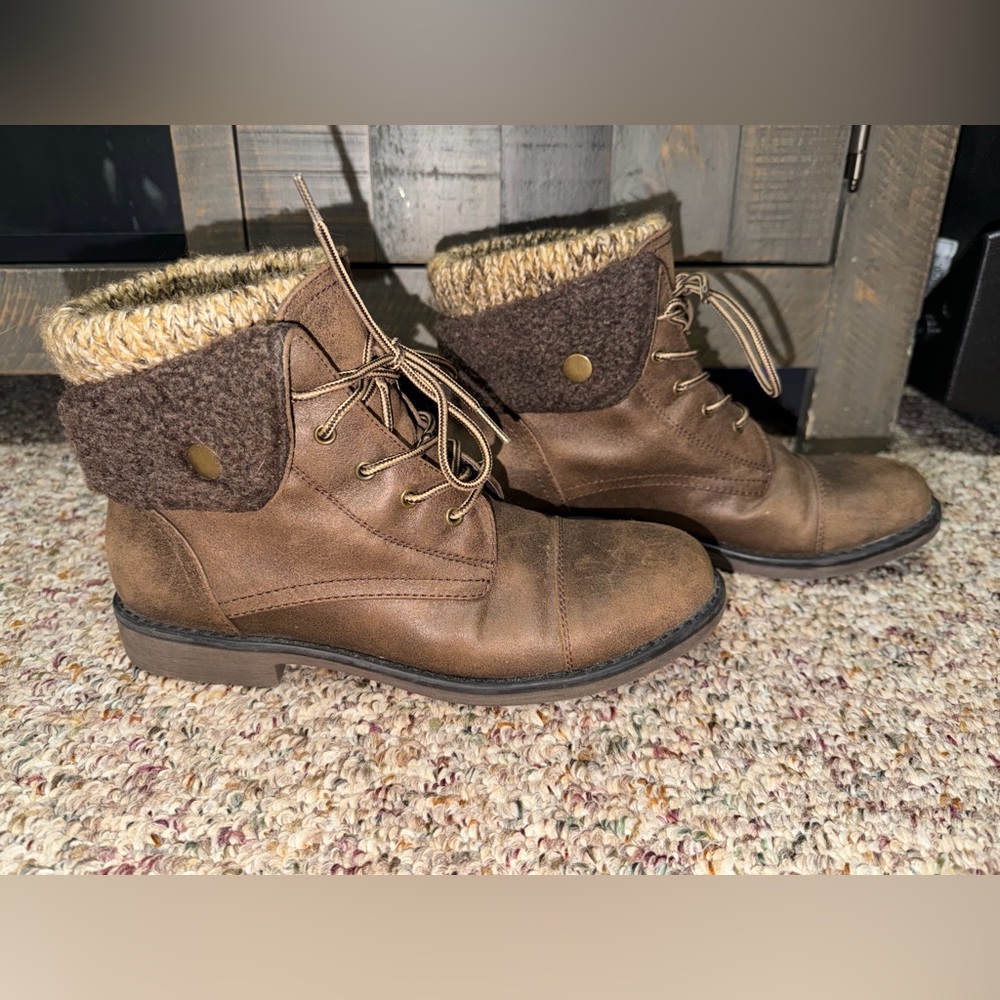 Women's size 9‎ Cliffs by White Mountain Duena lace-up hiker booties